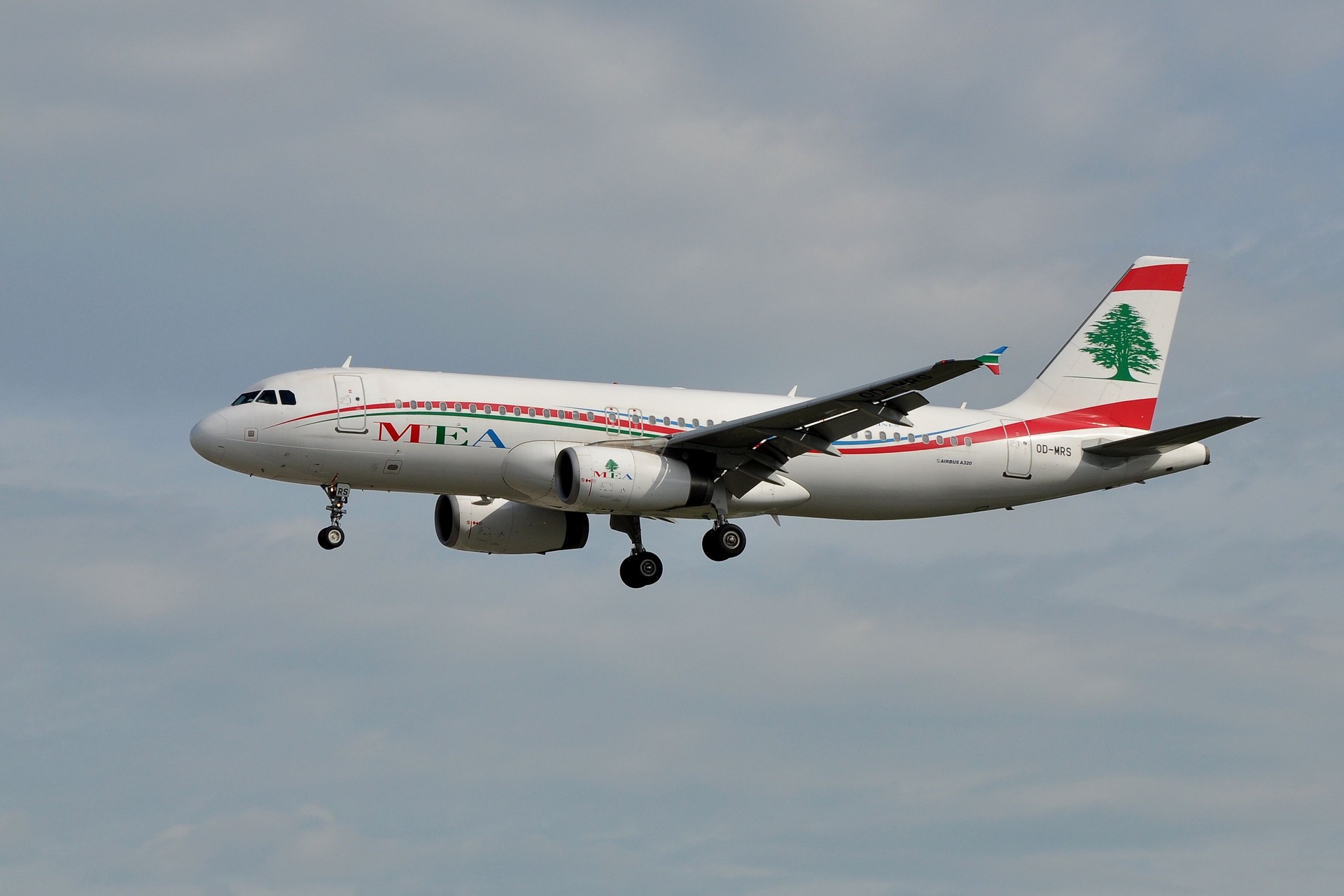 MEA - Air Liban Airbus A320 landing